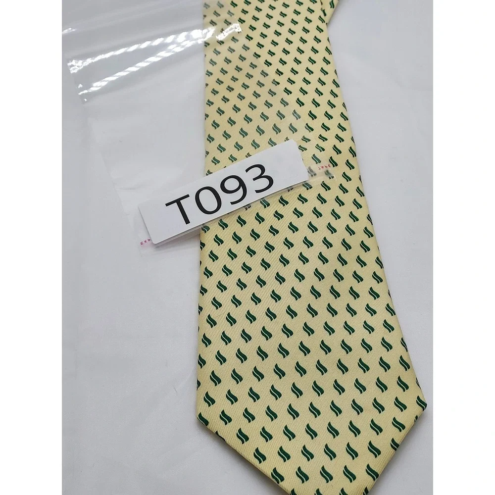 Vineyard Vines Collegiate School Mens Silk Tie Yellow Green Logo Pattern T093